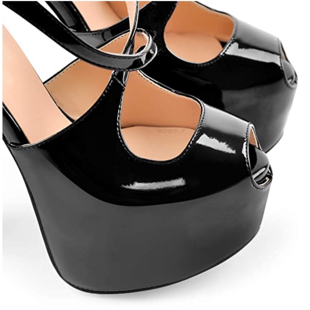 Black Pumps - Picture 7 of 14